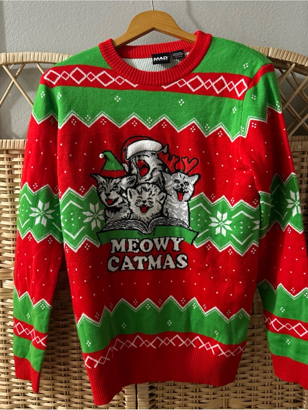 Mad Engine Men’s Ugly Christmas Sweater “ Meowy Catmas” Size Med